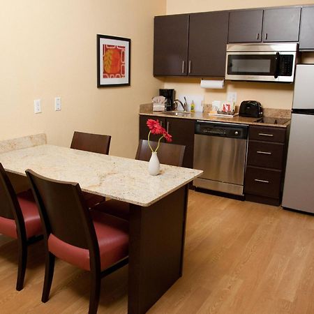 Towneplace Suites By Marriott Lake Jackson Clute Exterior foto