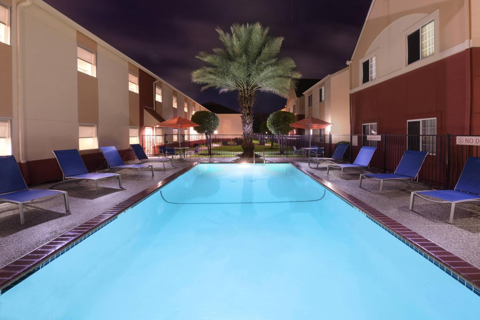 Towneplace Suites By Marriott Lake Jackson Clute Exterior foto