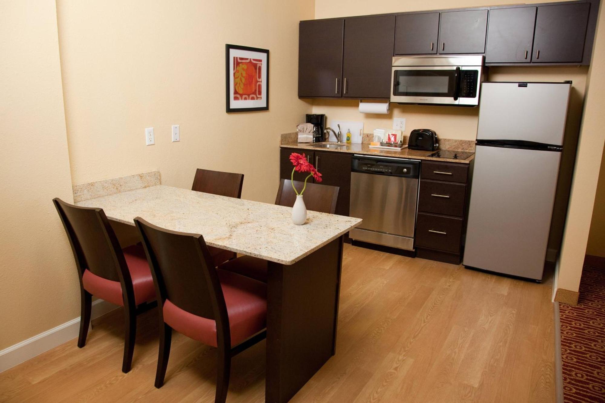 Towneplace Suites By Marriott Lake Jackson Clute Exterior foto